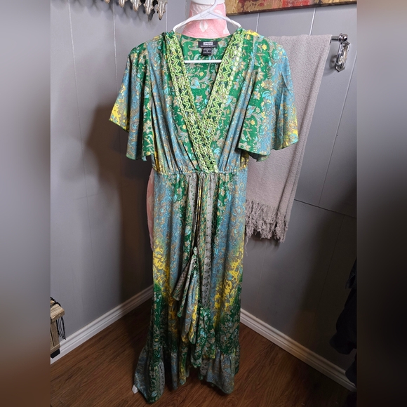 Naoo Dresses & Skirts - Bohemian Green Floral Maxi Dress with Lace Trim
